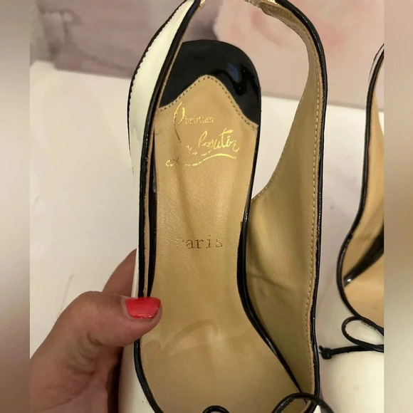 ! Christian Louboutin Cream Patent Leather Georgineta Pumps sz 40 - Picture 9 of 10